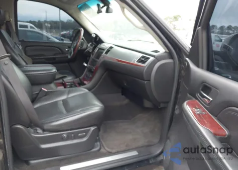 2007 Cadillac Escalade Luxury z USA, uszkodzony, nr VIN 1GYEC63827R334483